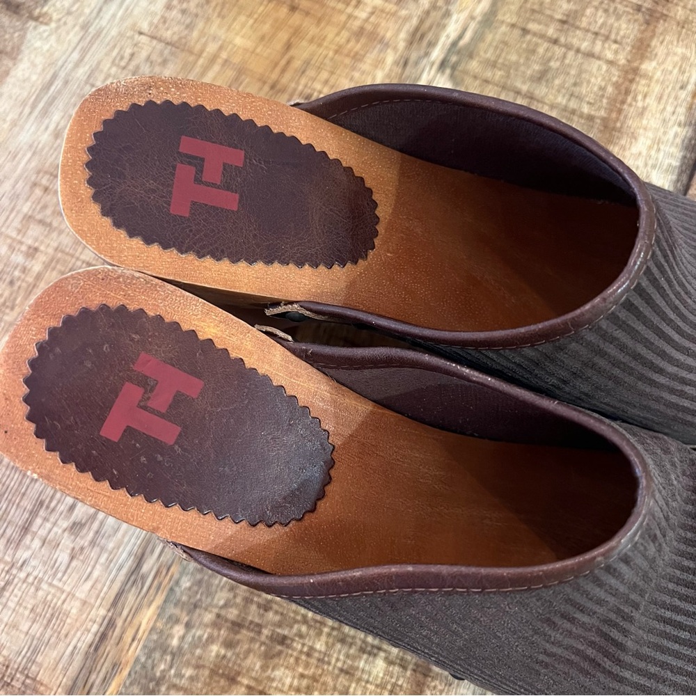 Vintage Brown Mules with Wooden Heel and Studded Detail - Picture 4 of 9